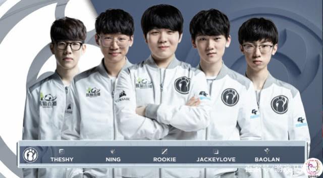 不少球迷在 不少球迷在