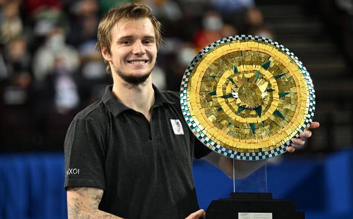 是主教练德 是主教练德